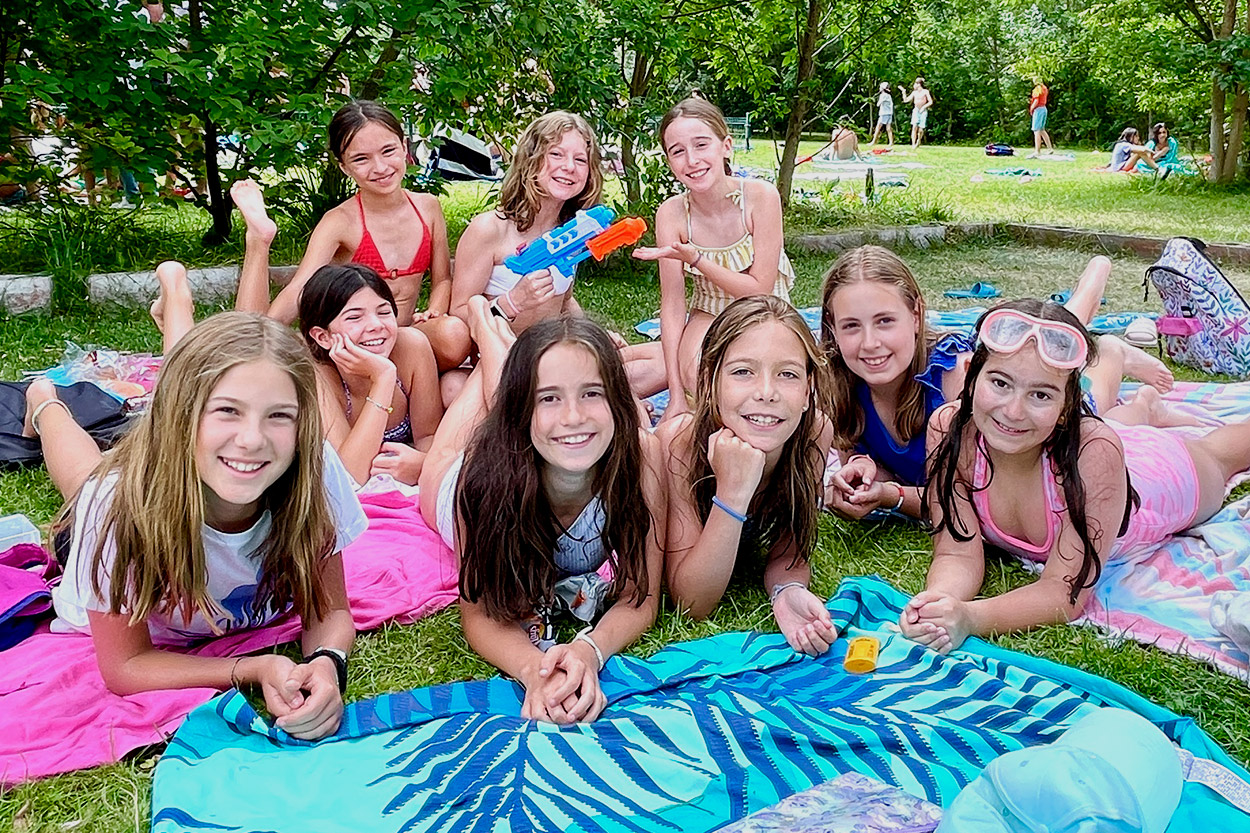 Pueblo Inglés Kids - Friendship