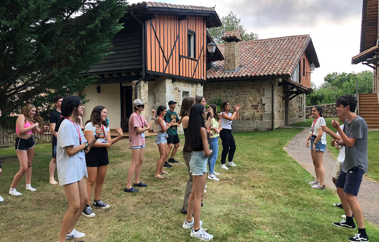 Pueblo Inglés Teens - Activity Group