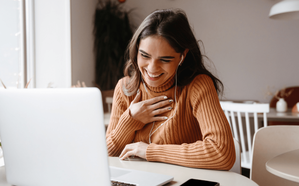 Curso de inglés para jóvenes y universitarios en aula virtual